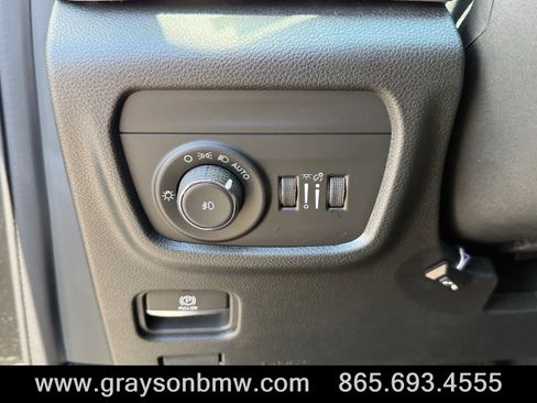 Used 2022 Jeep Grand Cherokee L Limited AWD/4WD image 32