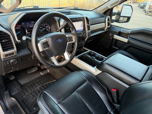 Used 2021 Ford F350 Lariat image 17