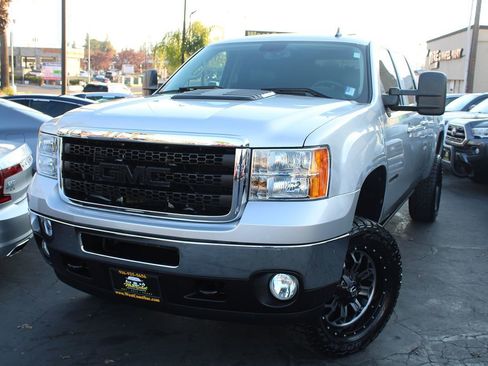 Used 2011 GMC Sierra 2500 SLT w/ SLT Convenience Package image 41