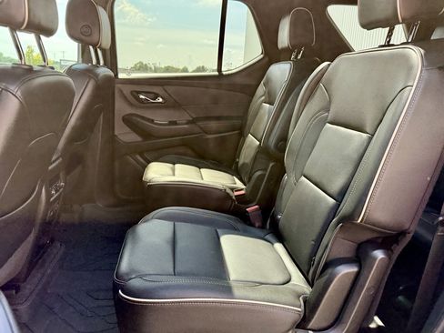 Used 2023 Chevrolet Traverse Premier image 15