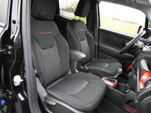 Used 2022 Jeep Renegade Trailhawk w/ Trailer Tow Group image 29