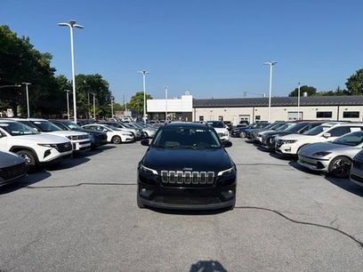 Used 2019 Jeep Cherokee Latitude Plus w/ Comfort/Convenience Group