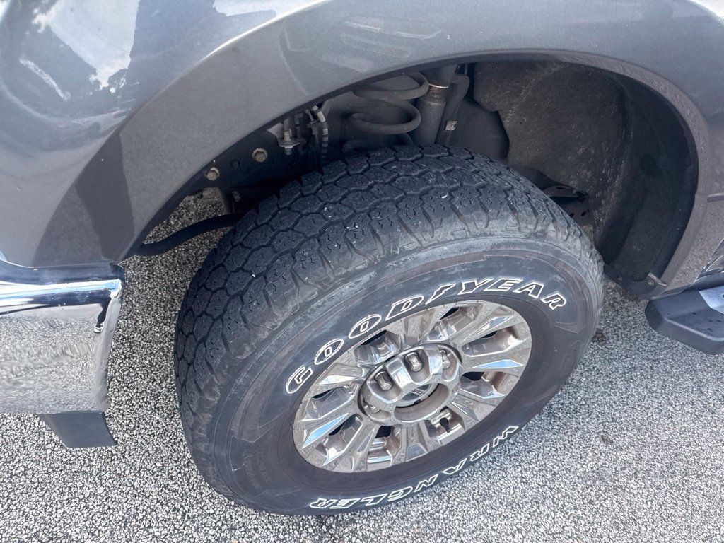 Used 2018 Ford F250 XLT w/ XLT Premium Package AWD/4WD image 13