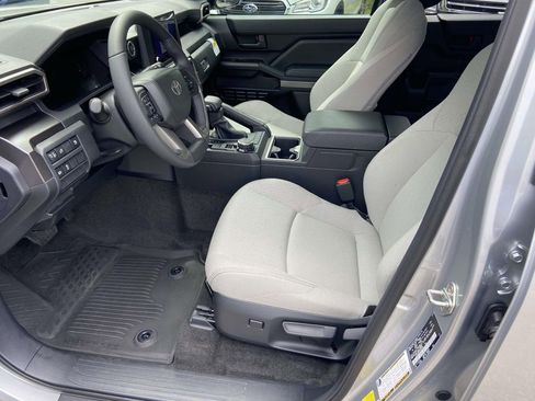 Used 2025 Toyota 4Runner SR5 AWD/4WD image 14