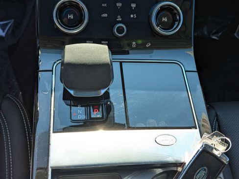 Used 2022 Land Rover Range Rover Velar S image 27