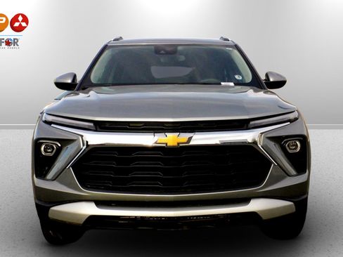 Used 2025 Chevrolet TrailBlazer LT image 3