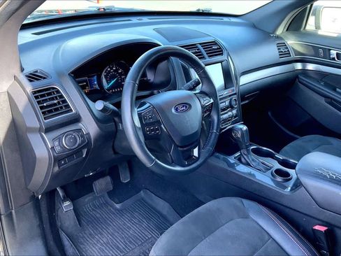 Used 2018 Ford Explorer XLT w/ Equipment Group 202A image 18
