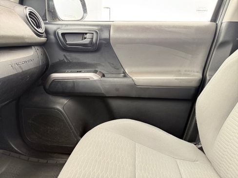 Used 2019 Toyota Tacoma SR5 AWD/4WD image 25