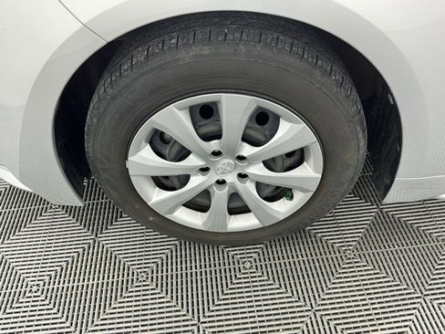 Used 2022 Toyota Corolla LE image 15