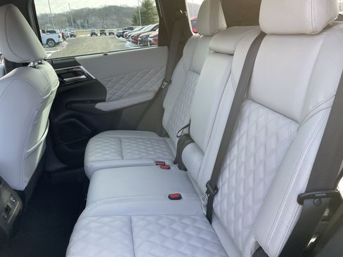 Used 2023 Mitsubishi Outlander SEL image 15