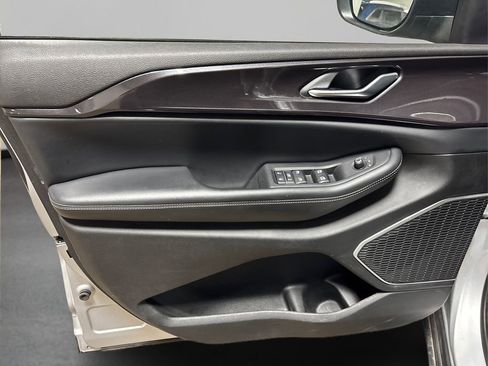 Used 2022 Jeep Grand Cherokee L Laredo w/ Luxury Tech Group I image 23