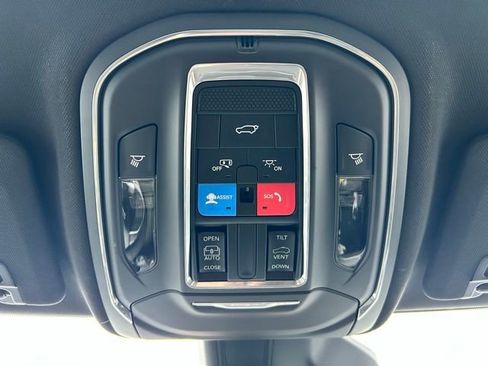 New 2025 Jeep Grand Cherokee Altitude image 14