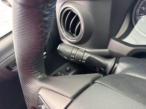 Used 2019 Toyota Tacoma TRD Off-Road image 22