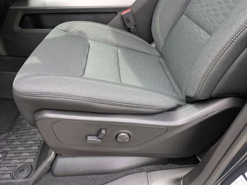 New 2026 RAM 1500 4x4 Crew Cab image 15