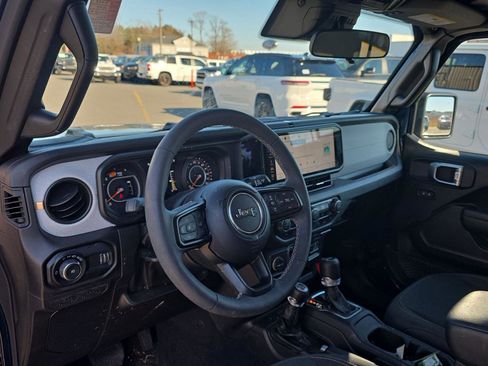 Used 2025 Jeep Wrangler Sport S image 24