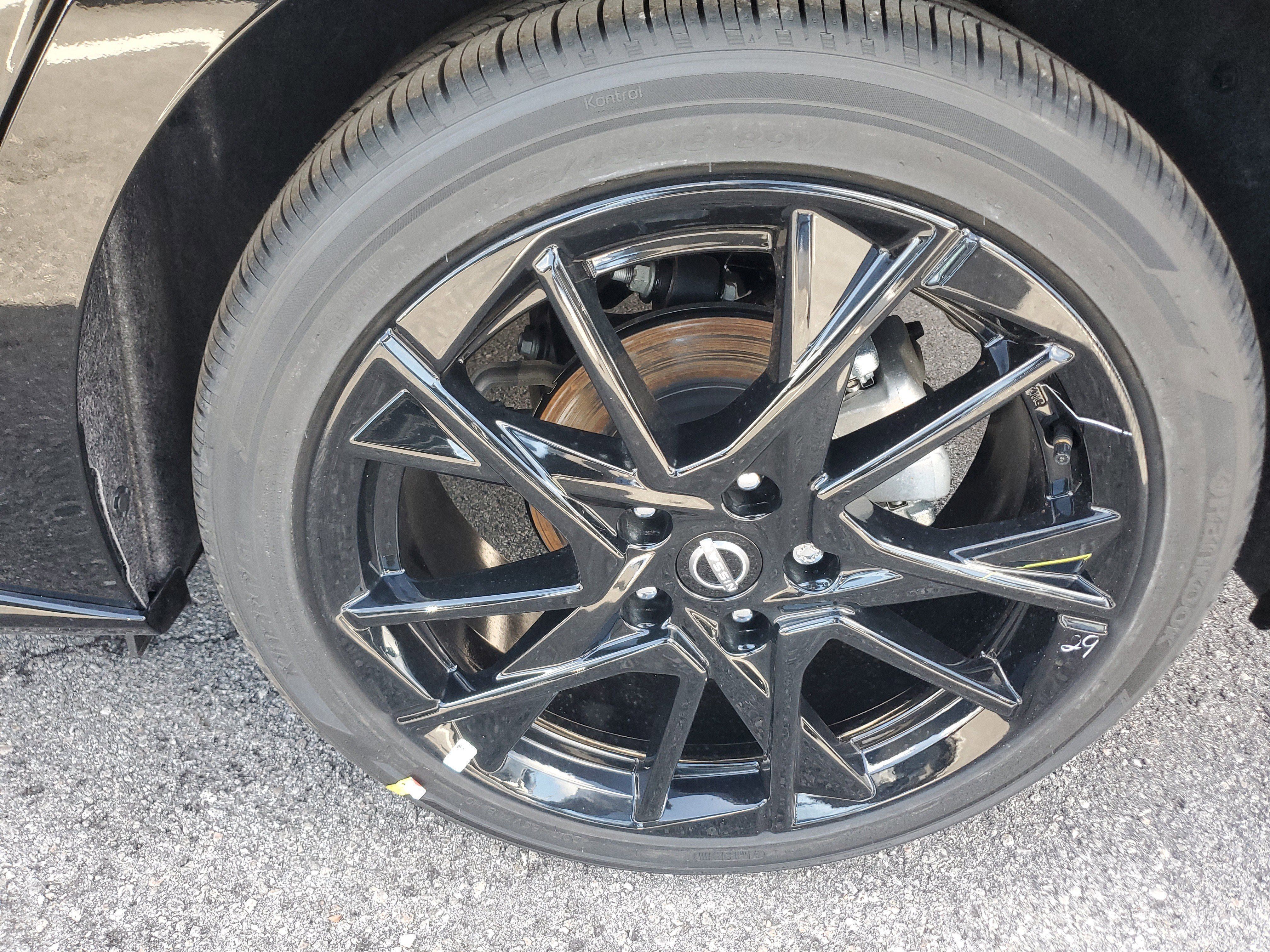 New 2025 Nissan Sentra SR w/ Midnight Edition FWD image 7