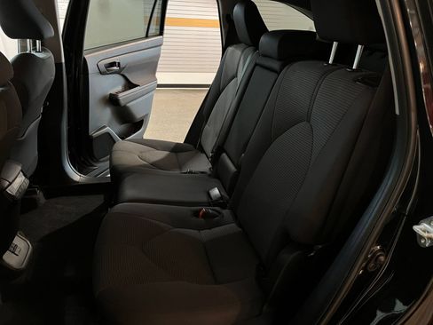 Used 2025 Toyota Highlander LE FWD image 41