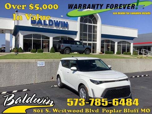 Used 2024 Kia Soul LX image 1