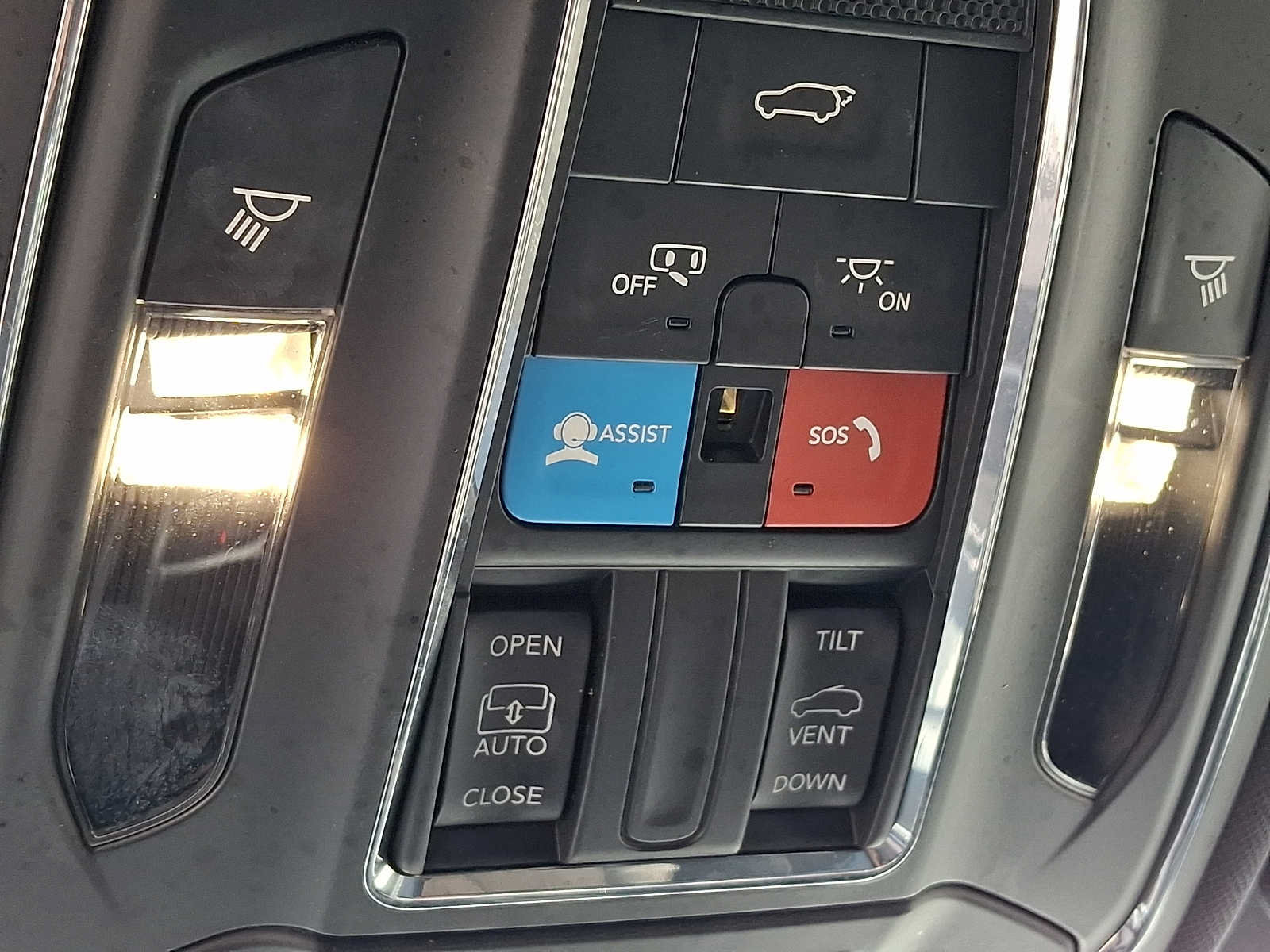 Used 2023 Jeep Grand Cherokee L Laredo AWD/4WD image 27