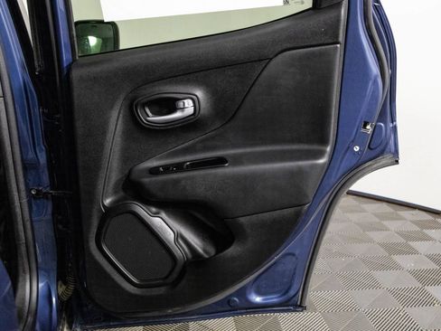 Used 2023 Jeep Renegade Latitude image 37