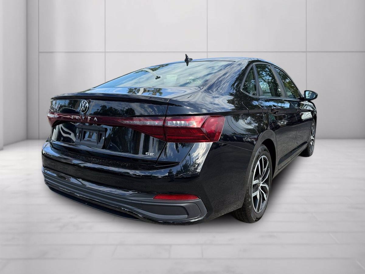 Used 2026 Volkswagen Jetta SE FWD image 5