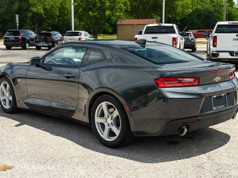 Used 2018 Chevrolet Camaro LT RWD image 9
