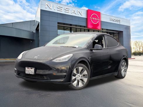 Used 2021 Tesla Model Y 2WD image 1