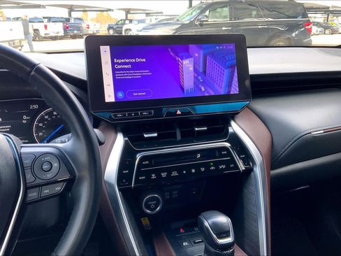 Used 2023 Toyota Venza XLE image 6