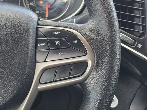 Used 2019 Jeep Cherokee Latitude w/ Popular Appearance Group FWD image 26