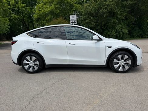 Used 2023 Tesla Model Y Long Range AWD/4WD image 5