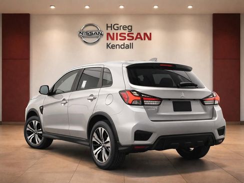 Used 2026 Mitsubishi Outlander Sport ES image 2