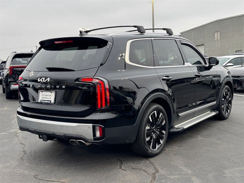 Certified 2024 Kia Telluride SX w/ Towing Package image 3