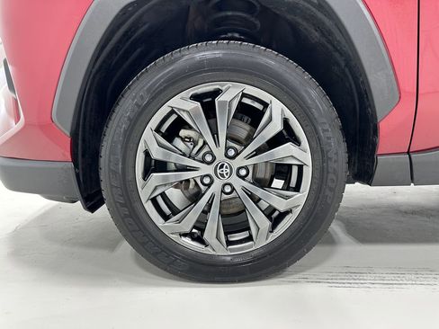 Used 2022 Toyota RAV4 XLE Premium image 9