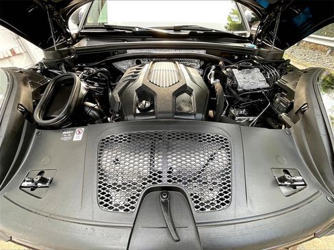 Certified 2025 Porsche Macan image 15