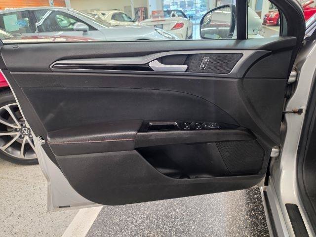 Used 2014 Ford Fusion SE w/ Equipment Group 201A FWD image 27