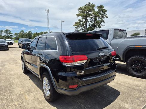 Used 2019 Jeep Grand Cherokee Laredo AWD/4WD image 4