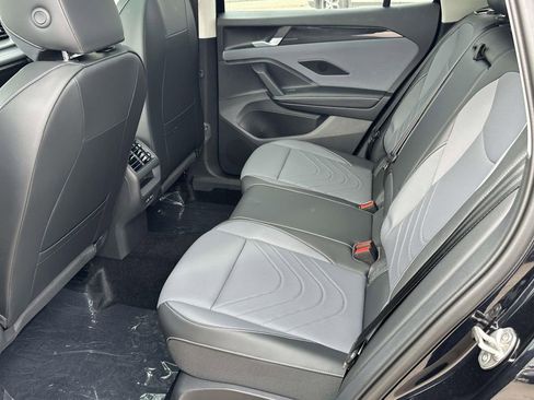 New 2025 Volkswagen Tiguan SE FWD image 8