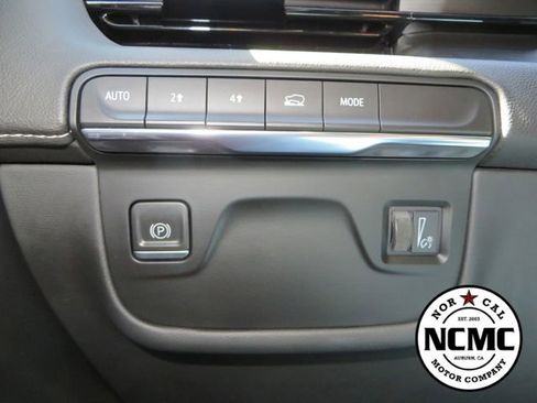 Used 2023 Cadillac Escalade Premium Luxury AWD/4WD image 37