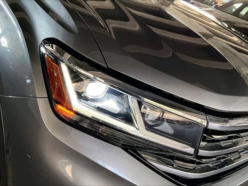 Used 2023 Volkswagen Atlas Cross Sport SE image 27