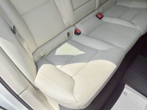 Used 2019 Volvo XC60 T6 Momentum w/ Multimedia Package image 38