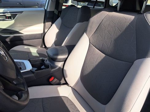 Used 2020 Toyota RAV4 XLE image 18