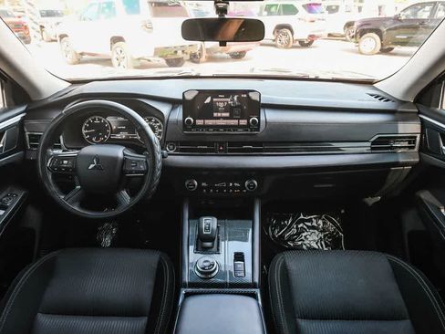 Used 2022 Mitsubishi Outlander ES AWD/4WD image 14