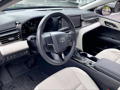 Used 2025 Toyota Camry XLE image 14