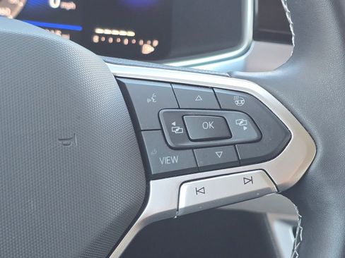 Used 2025 Volkswagen Taos SE image 23