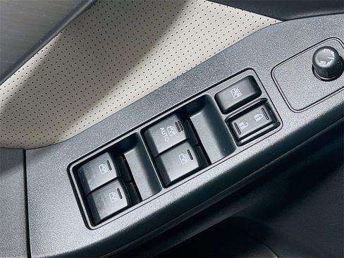 Used 2014 Subaru Forester 2.5i Limited image 17