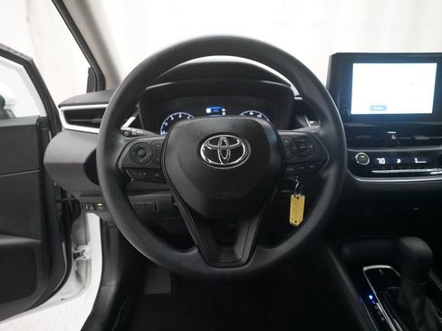 Used 2025 Toyota Corolla LE image 4