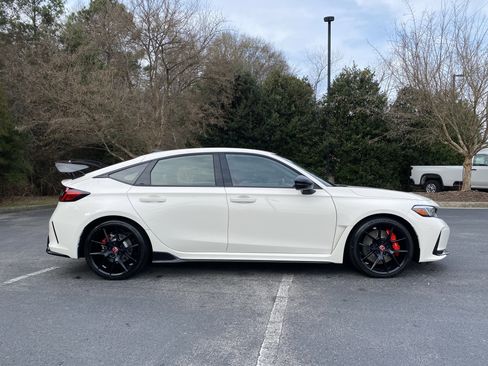Used 2024 Honda Civic Type R image 10