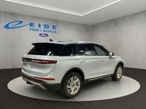 Used 2025 Lincoln Corsair AWD w/ Towing Package image 7