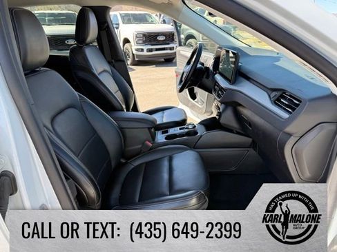 Used 2025 Ford Escape Platinum image 37