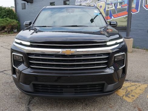 Used 2025 Chevrolet Traverse LT w/ Enhanced Driving Package AWD/4WD image 2